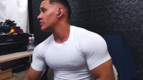 Viktor Herrera online show from 09-30-25, 02:33