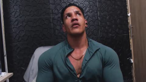 Viktor Herrera online show from 10-16-25, 03:29