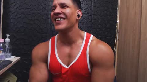 Viktor Herrera online show from 11-05-25, 04:07