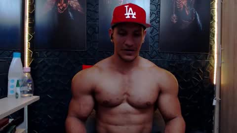 Snapshot of viktorherrera chatting on 02-18-26, 03:02 Viktor Herrera online show from 02-18-26, 03:02