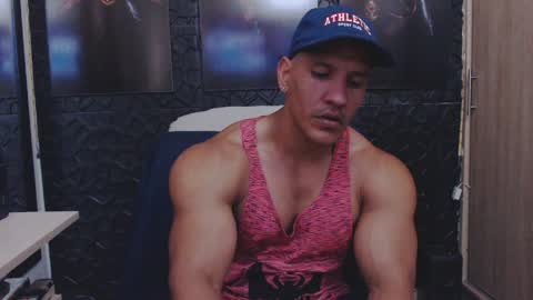 Snapshot of viktorherrera chatting on 05-16-26, 05:34 Viktor Herrera online show from 05-16-26, 05:34