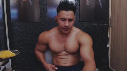 Snapshot of viktorherrera chatting on 05-17-26, 02:13 Viktor Herrera online show from 05-17-26, 02:13