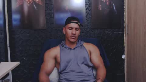 Snapshot of viktorherrera chatting on 05-19-26, 03:07 Viktor Herrera online show from 05-19-26, 03:07
