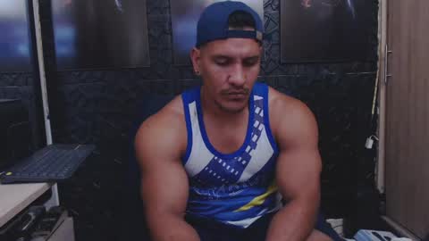 Snapshot of viktorherrera chatting on 05-25-26, 04:24 Viktor Herrera online show from 05-25-26, 04:24