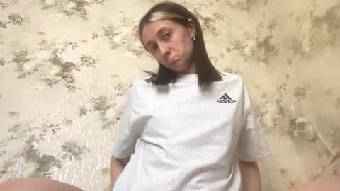 Snapshot of viktoria9898 chatting on 04-13-26, 11:37 Sweett online show from 04-13-26, 11:37