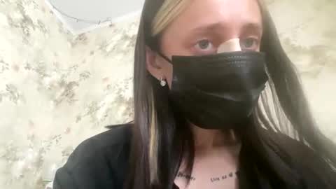 Snapshot of viktoria9898 chatting on 04-27-26, 12:25 Sweett online show from 04-27-26, 12:25