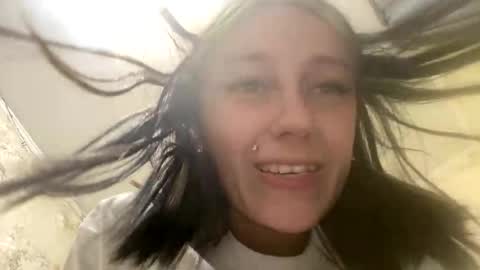 Snapshot of viktoria9898 chatting on 05-08-26, 11:21 Sweett online show from 05-08-26, 11:21