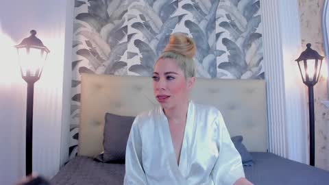 Snapshot of viktoria_davis_ chatting on 01-03-25, 03:22 Viktoria online show from 01-03-25, 03:22