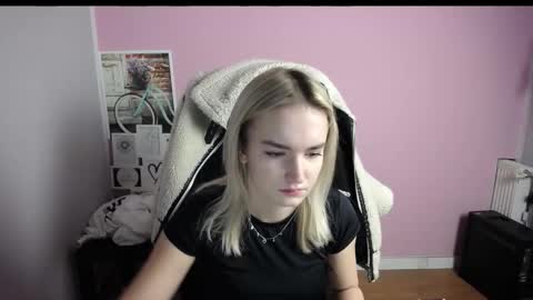 viktoria_lovely online show from 12-15-25, 08:40