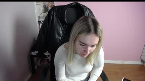 Snapshot of viktoria_lovely chatting on 02-11-26, 06:29 viktoria_lovely online show from 02-11-26, 06:29