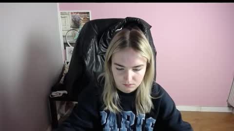 Snapshot of viktoria_lovely chatting on 02-16-26, 06:31 viktoria_lovely online show from 02-16-26, 06:31