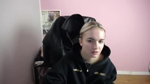 Snapshot of viktoria_lovely chatting on 03-06-26, 09:17 viktoria_lovely online show from 03-06-26, 09:17