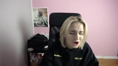 Snapshot of viktoria_lovely chatting on 03-10-26, 03:17 viktoria_lovely online show from 03-10-26, 03:17