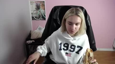 Snapshot of viktoria_lovely chatting on 03-17-26, 07:33 viktoria_lovely online show from 03-17-26, 07:33