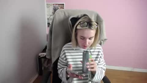 Snapshot of viktoria_lovely chatting on 03-18-26, 10:40 viktoria_lovely online show from 03-18-26, 10:40