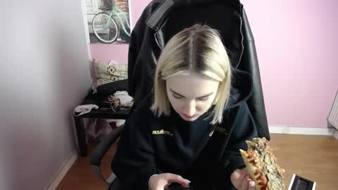 Snapshot of viktoria_lovely chatting on 03-26-26, 08:53 viktoria_lovely online show from 03-26-26, 08:53