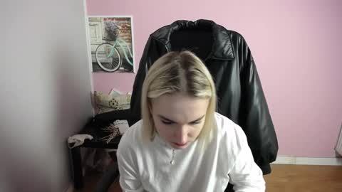 Snapshot of viktoria_lovely chatting on 04-09-26, 11:15 viktoria_lovely online show from 04-09-26, 11:15