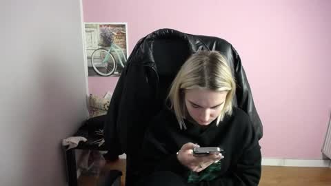 Snapshot of viktoria_lovely chatting on 04-10-26, 06:29 viktoria_lovely online show from 04-10-26, 06:29