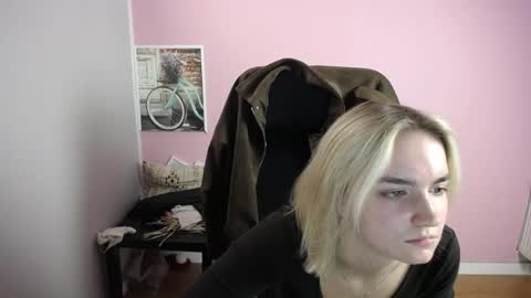 Snapshot of viktoria_lovely chatting on 04-15-26, 09:49 viktoria_lovely online show from 04-15-26, 09:49