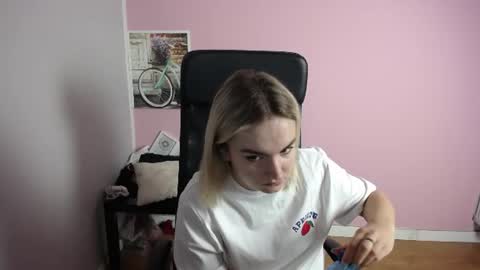 viktoria_lovely online show from 07-13-26, 07:00