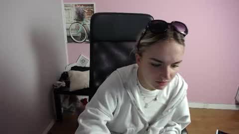 viktoria_lovely online show from 07-21-26, 07:00