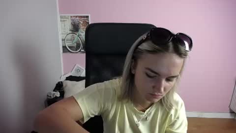 viktoria_lovely online show from 07-22-26, 08:06