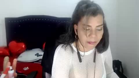 Snapshot of vikyadams chatting on 02-18-25, 01:11 VIKY ADAMS online show from 02-18-25, 01:11