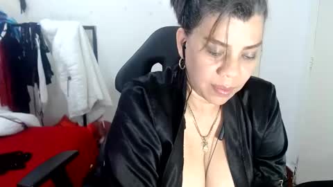 Snapshot of vikyadams chatting on 02-25-25, 01:50 VIKY ADAMS online show from 02-25-25, 01:50