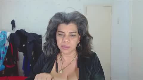 Snapshot of vikyadams chatting on 03-05-25, 10:11 VIKY ADAMS online show from 03-05-25, 10:11