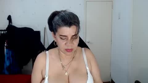 Snapshot of vikyadams chatting on 03-07-25, 01:53 VIKY ADAMS online show from 03-07-25, 01:53