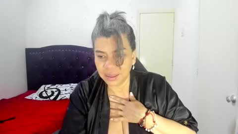 Snapshot of vikyadams chatting on 09-18-25, 11:01 VIKY ADAMS online show from 09-18-25, 11:01