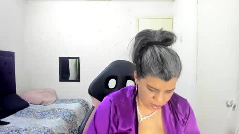 Snapshot of vikyadams chatting on 10-22-25, 10:09 VIKY ADAMS online show from 10-22-25, 10:09