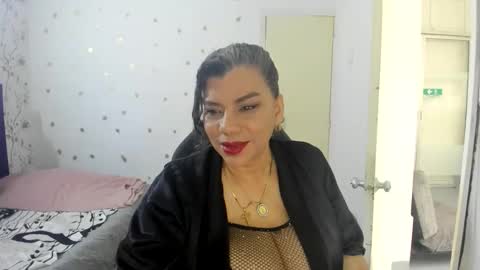 Snapshot of vikyadams chatting on 04-28-26, 12:32 VIKY ADAMS online show from 04-28-26, 12:32