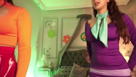 Snapshot of vikypetiteee chatting on 10-18-25, 11:27 Victoria online show from 10-18-25, 11:27