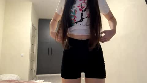 Vivien online show from 03-31-26, 02:06