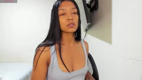 Snapshot of vinaly_y chatting on 04-29-26, 08:15 Vinaly online show from 04-29-26, 08:15