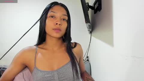 Snapshot of vinaly_y chatting on 05-06-26, 06:13 Vinaly online show from 05-06-26, 06:13
