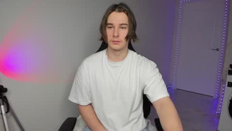 Vincent Strong online show from 12-21-24, 03:25