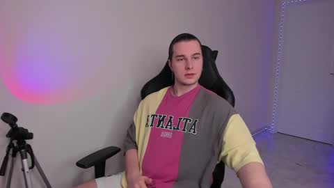 Vincent Strong online show from 02-14-25, 02:54