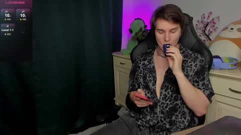 Vincent Strong online show from 10-26-25, 08:42