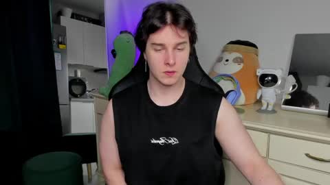 Snapshot of vincent__strong chatting on 04-25-26, 01:14 Vincent Strong online show from 04-25-26, 01:14