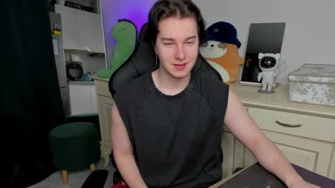 Snapshot of vincent__strong chatting on 05-03-26, 03:23 Vincent Strong online show from 05-03-26, 03:23