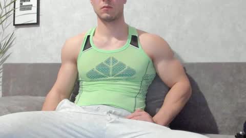 Snapshot of vincent_o chatting on 02-12-25, 05:16 Vincent. uncut 18cm online show from 02-12-25, 05:16