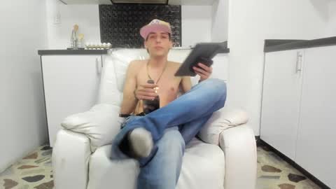 Snapshot of vincenthunter chatting on 12-04-24, 11:46 Vincent online show from 12-04-24, 11:46