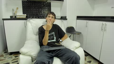 Snapshot of vincenthunter chatting on 12-08-24, 12:07 Vincent online show from 12-08-24, 12:07