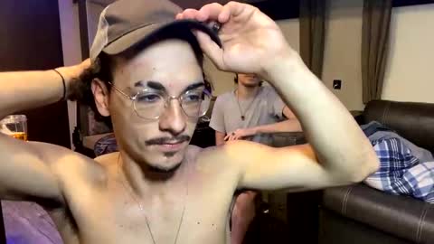 Snapshot of vinsmoke_sanji2020 chatting on 12-17-24, 01:07 Sanji online show from 12-17-24, 01:07