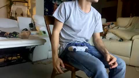 Snapshot of vinsmoke_sanji2020 chatting on 01-01-25, 03:23 Sanji online show from 01-01-25, 03:23