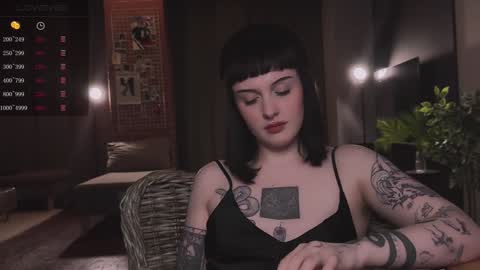 Snapshot of vinylstore chatting on 12-14-24, 04:09 Diva Silvia online show from 12-14-24, 04:09