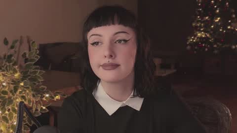Snapshot of vinylstore chatting on 12-18-24, 05:00 Diva Silvia online show from 12-18-24, 05:00