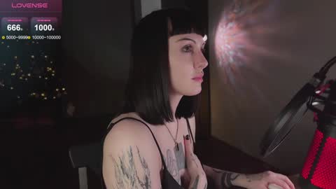 Snapshot of vinylstore chatting on 12-20-24, 10:00 Diva Silvia online show from 12-20-24, 10:00